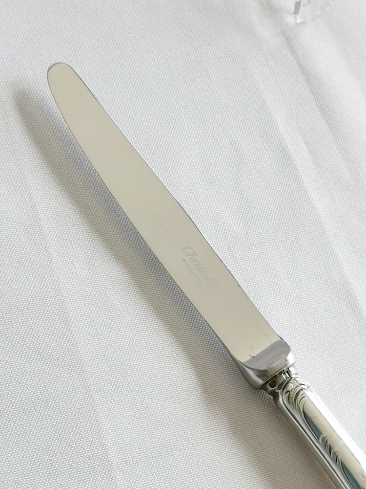 Set di 12 coltelli da formaggio e dessert Christofle Marly placcati in argento, lunghezza 19,5 cm, lama in acciaio inox.