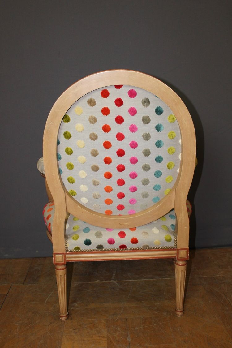Paire de Fauteuils de Style Louis XVI Médaillon  