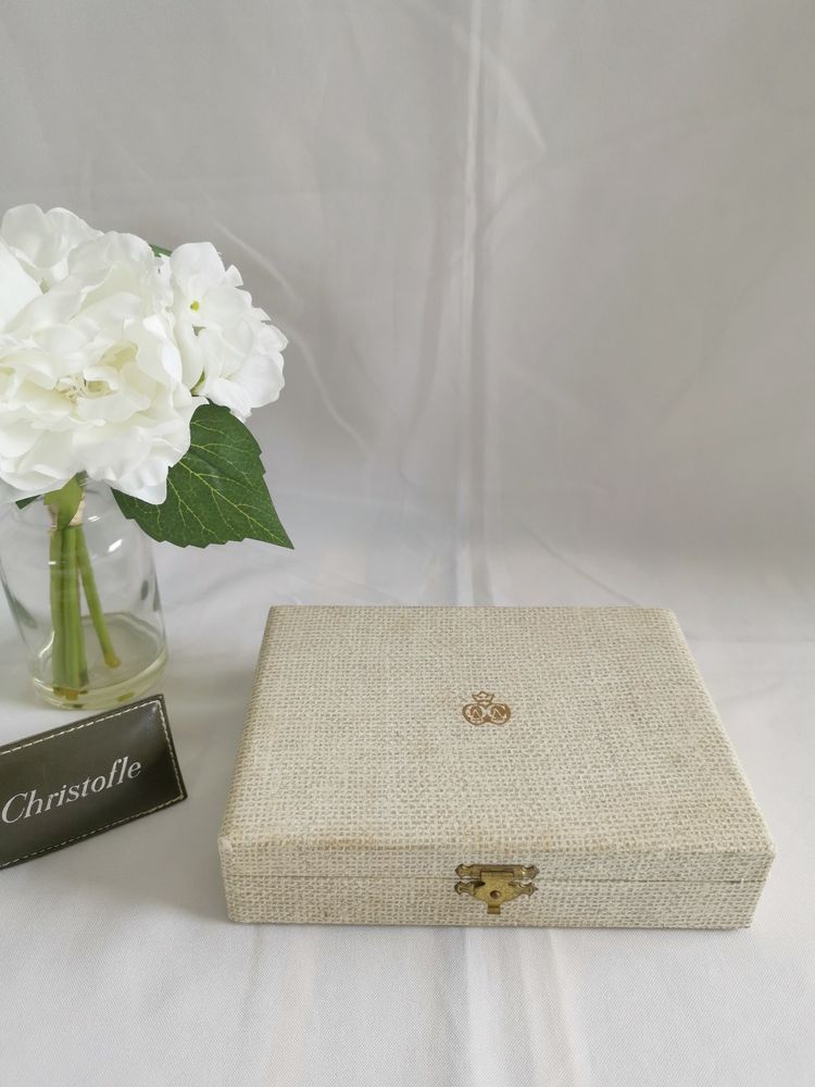 Dodici forchette da dessert Christofle Perles placcate in argento, in perfette condizioni, come nuove.