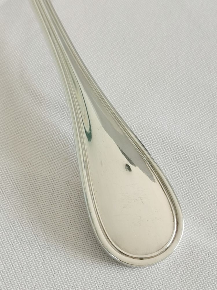Cucchiaio da salsa Christofle Albi placcato in argento, ideale sia per salse grasse che per salse leggere.