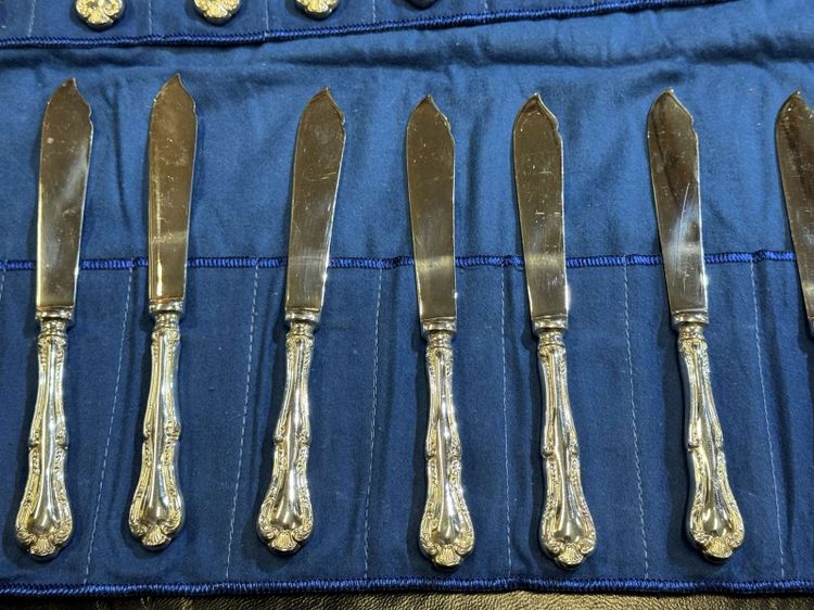 Set di 12 coltelli e 12 forchette da pesce placcati in argento, modello Russell, della Mappin and Webb.