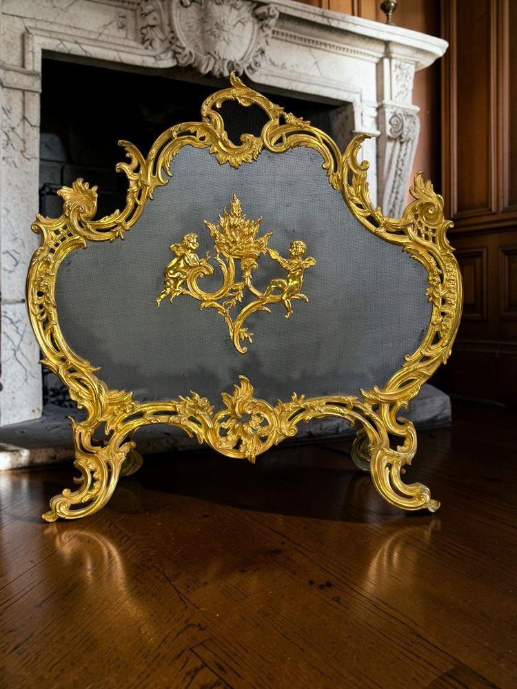 Vergoldeter Kaminschirm aus Bronze im Stil Ludwigs XV. – Napoleon III. Zeit, um 1880
