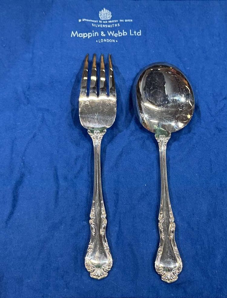 Posate da portata placcate in argento, modello Russell di Mappin and Webb