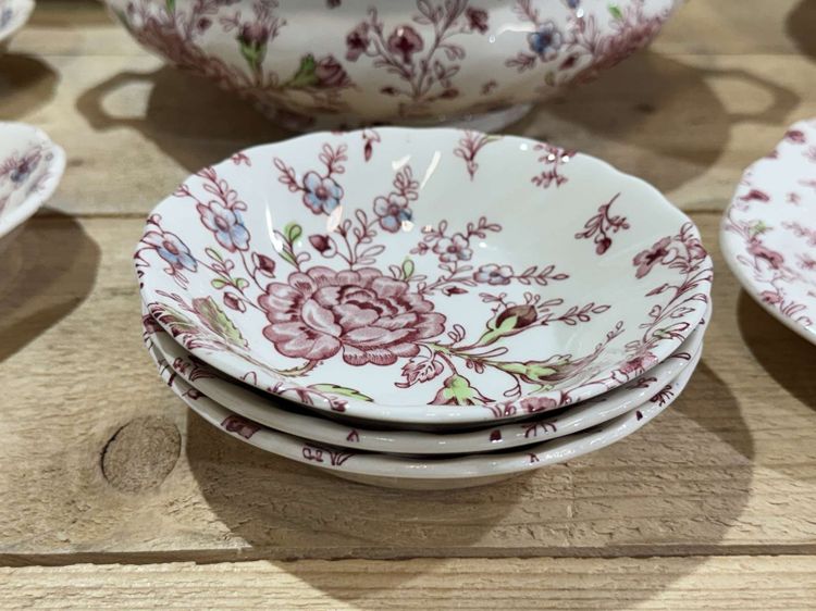 Servizio da tavola in porcellana inglese Johnson Bros. modello Rose Chint
