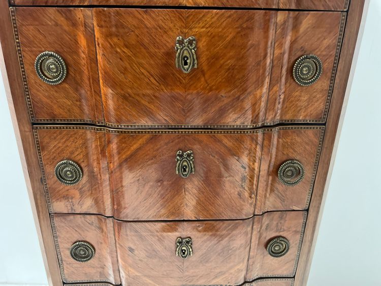 Transition style chest of drawers in rosewood and amaranth veneer, 20th century