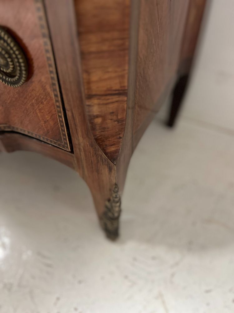 Transition style chest of drawers in rosewood and amaranth veneer, 20th century