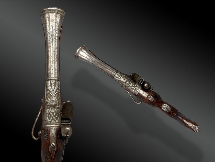 TROMBLON DE TYPE ESCOPETTE, À SILEX ET GARNITURES ARGENT; POINÇON À LA TUGHRA 