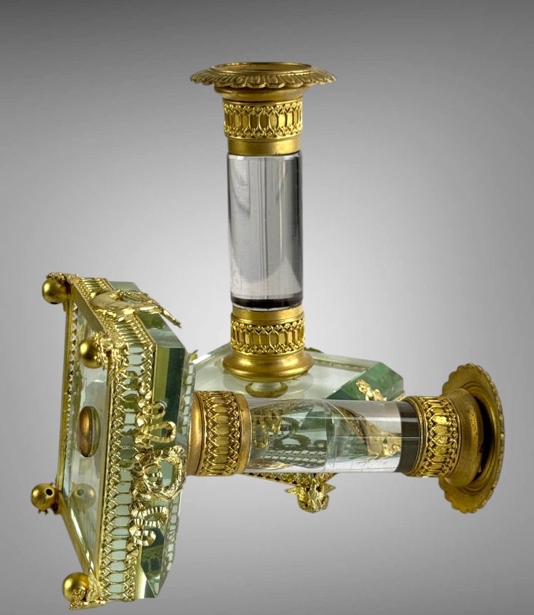 PAIRE DE BOUGEOIRS DE STYLE EMPIRE EN CRISTAL ET BRONZE DORÉ DU XIXeme SIECLE