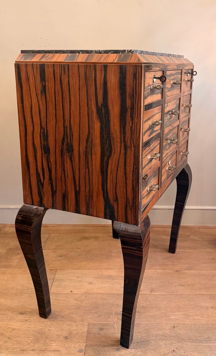 Meuble à douze tiroirs en placage d’ébène de Macassar, Art déco