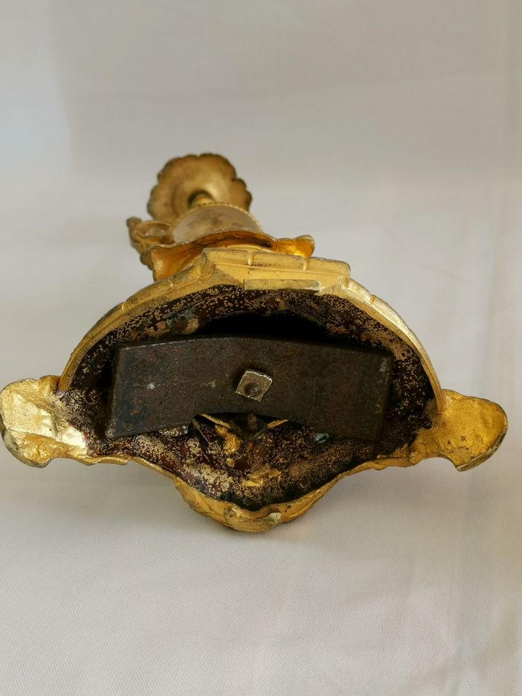 Paire de flambeaux en bronze ciselé et doré milieu du XIX 30cm