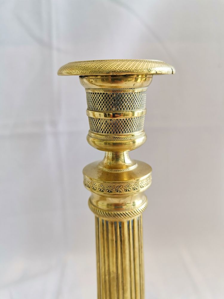 Paire de bougeoirs en bronze doré et ciselé de style Empire époque milieu du XIX siècle 