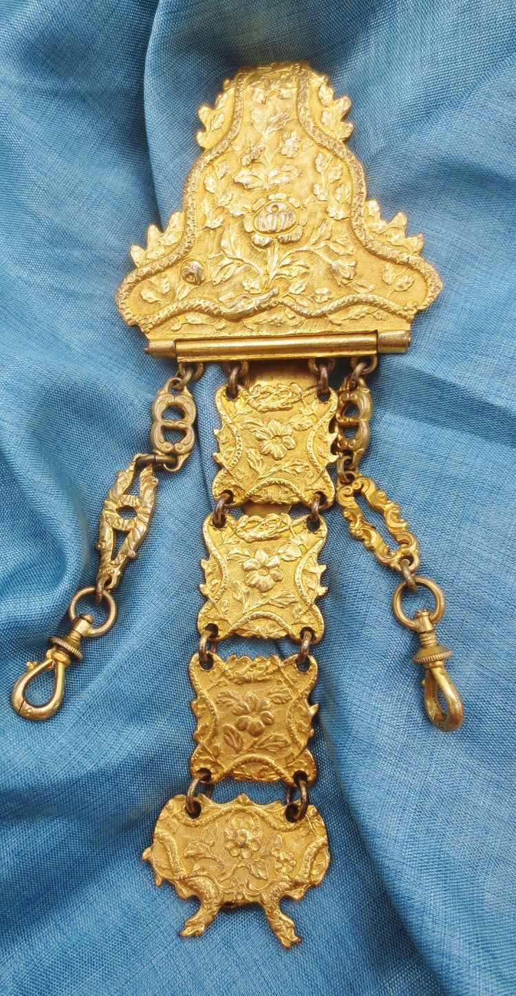Châtelaine d' époque Restauration. 