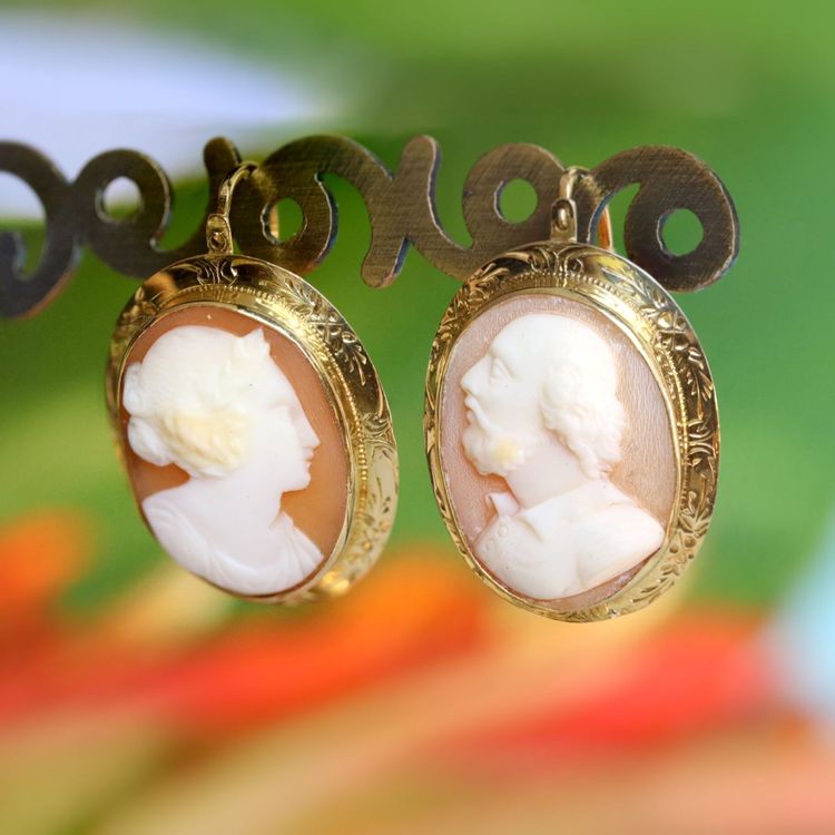 Boucles d'oreilles anciennes or et camées