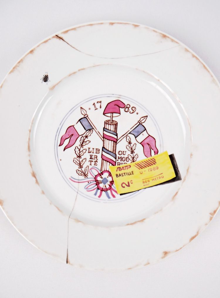 Assiette trompe l'œil par Pierre Ducordeau bicentenaire de la Révolution Limoges France