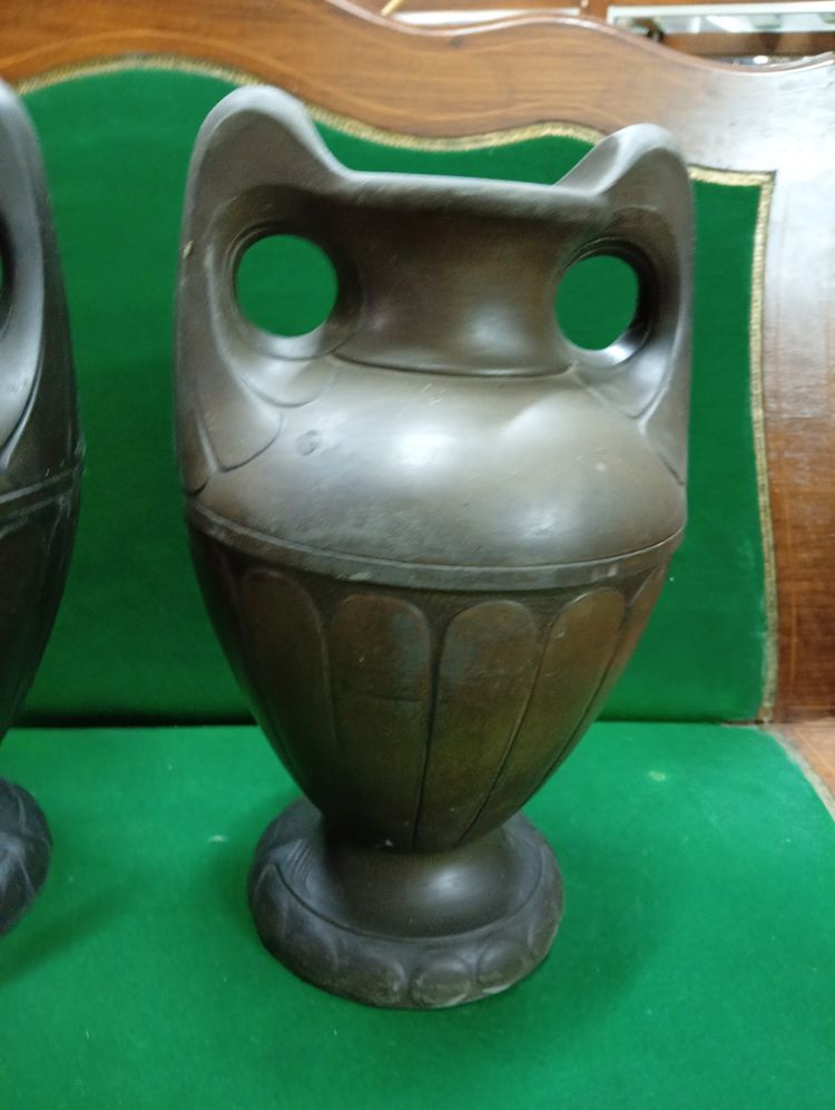 Paire de vases en terre cuite patinée – Style Art Nouveau – Vers 1900