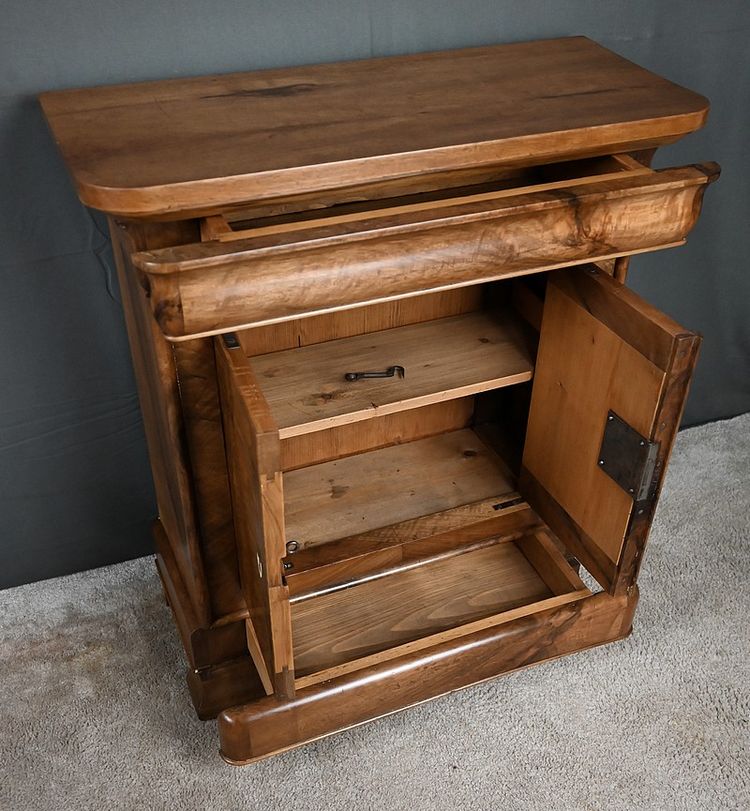 Kleines niedriges Buffet aus Nussbaumholz, Louis-Philippe-Stil – 19. Jahrhundert