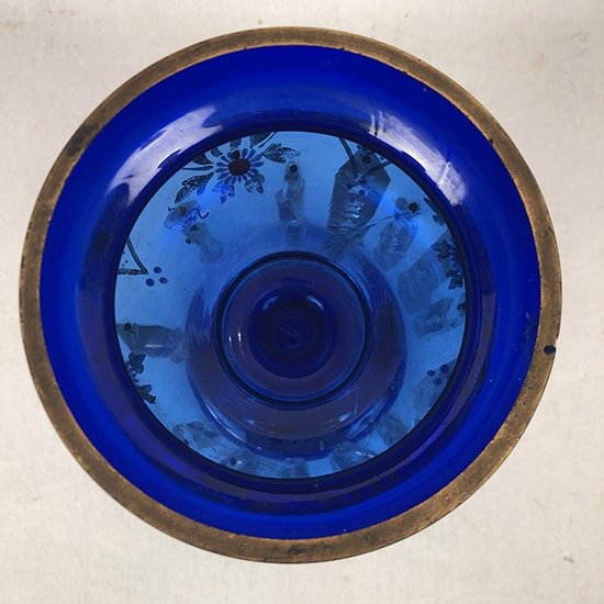 Porta ananas in cristallo blu e grandi pendenti in cristallo trasparente