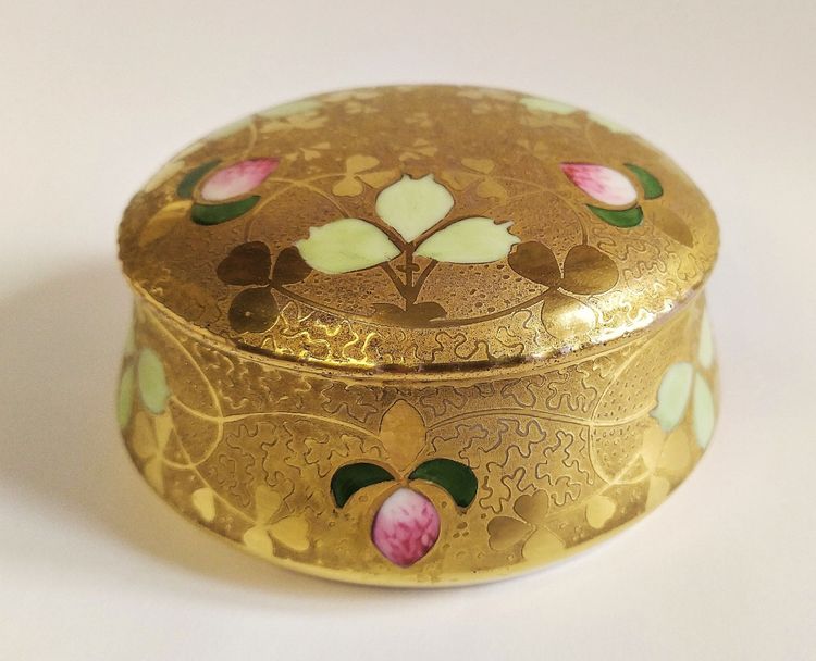 Limoges Boite En Porcelaine Peinte  à la Main Art Nouveau