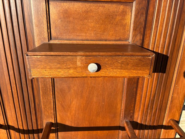 Art-Déco-Garderobe Massivei​che Geschnitzter Facettenspiegel 1930