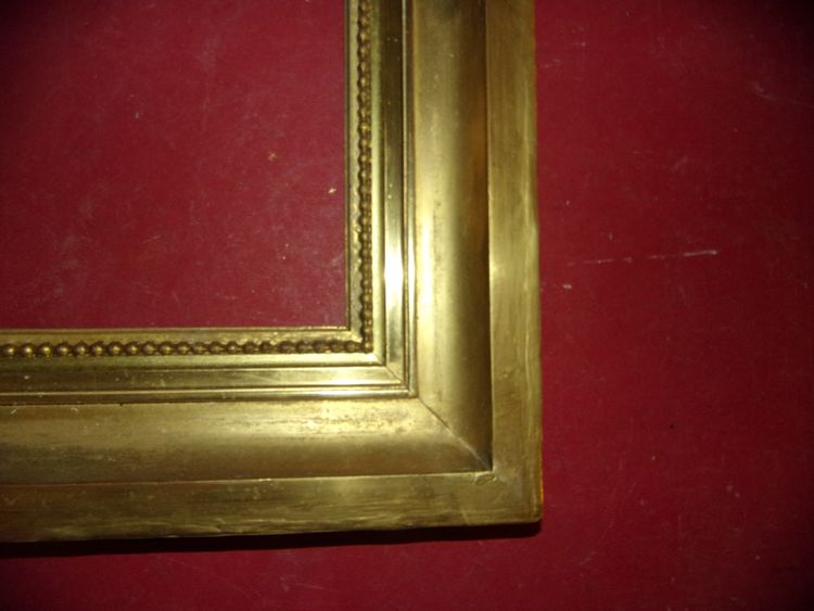 Coppia di cornici del XIX secolo in legno dorato.