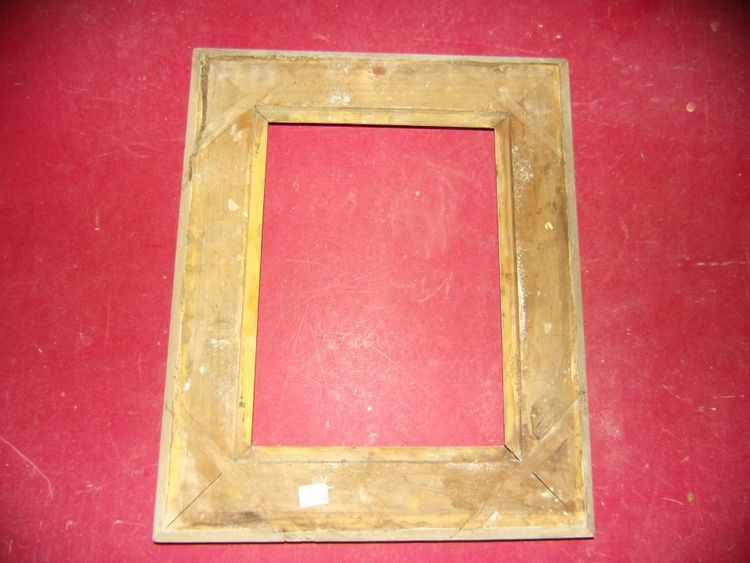 Coppia di cornici del XIX secolo in legno dorato.