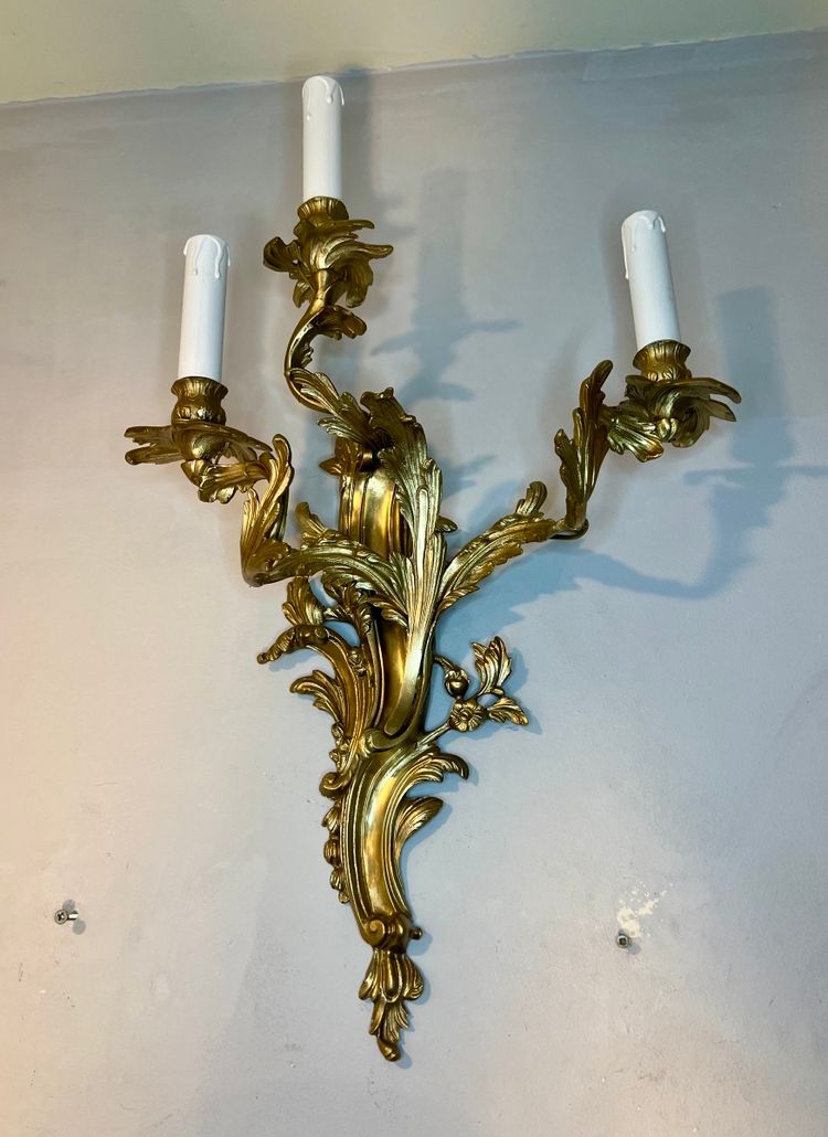 Large pair of rocaille style Louis XV wall sconces, 3 lights