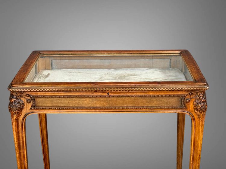 CARVED WALNUT COLLECTOR'S DISPLAY CASE / SIGNED "L. ROUSTAN 1913"