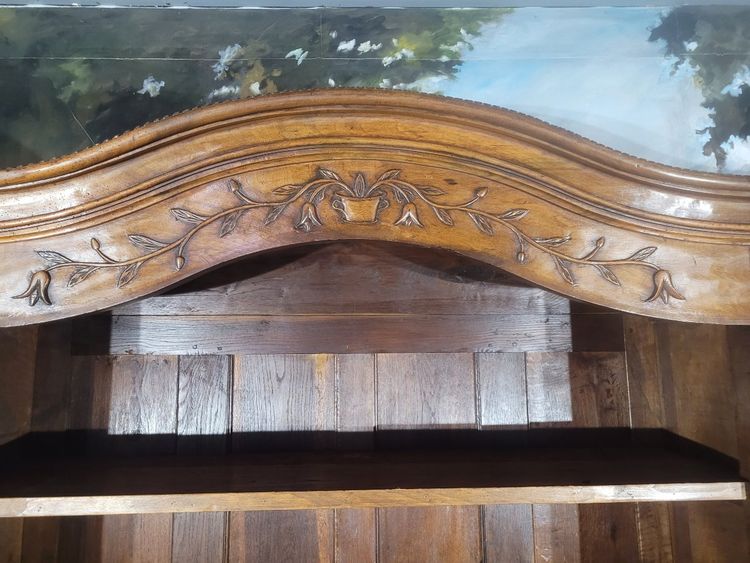 Zweiteiliges Louis-XV-Buffet mit Gendarmenhut