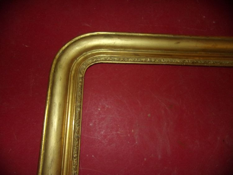 Cornice del XIX secolo in legno dorato.