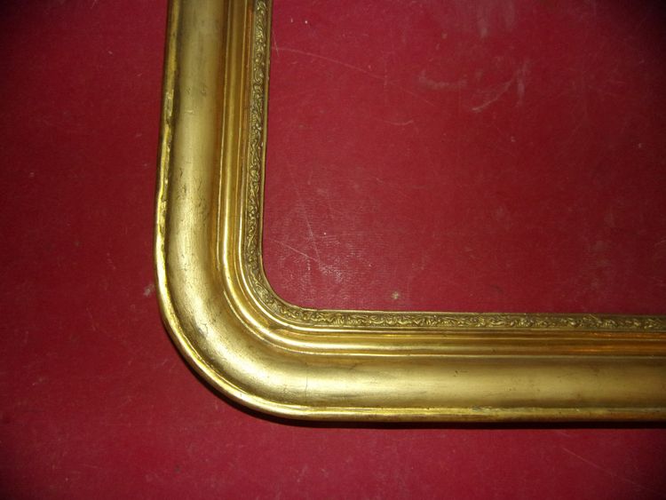 Cornice del XIX secolo in legno dorato.