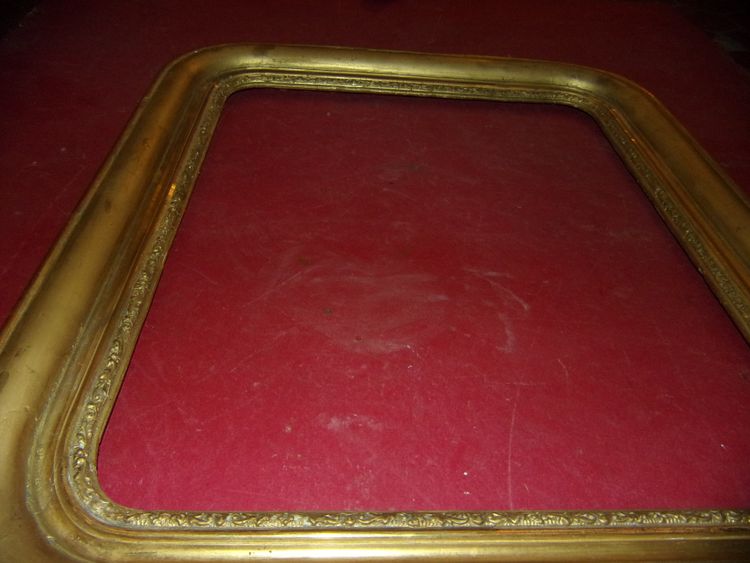 Cornice del XIX secolo in legno dorato.