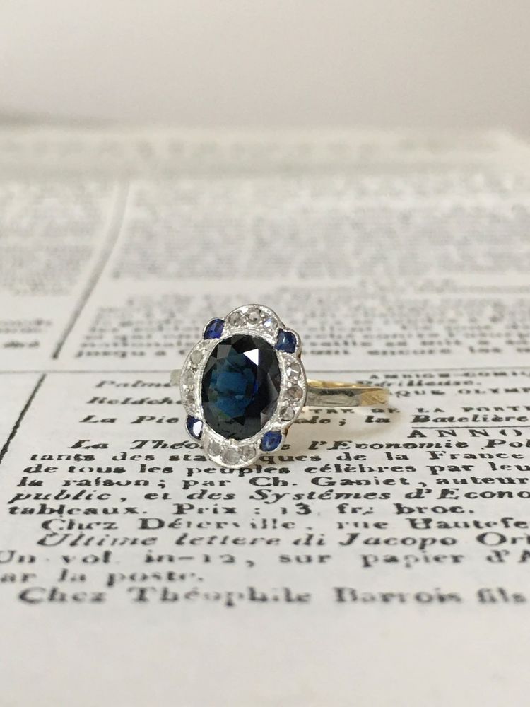 Art Deco ring in 18K yellow gold and platinum with sapphire and diamonds