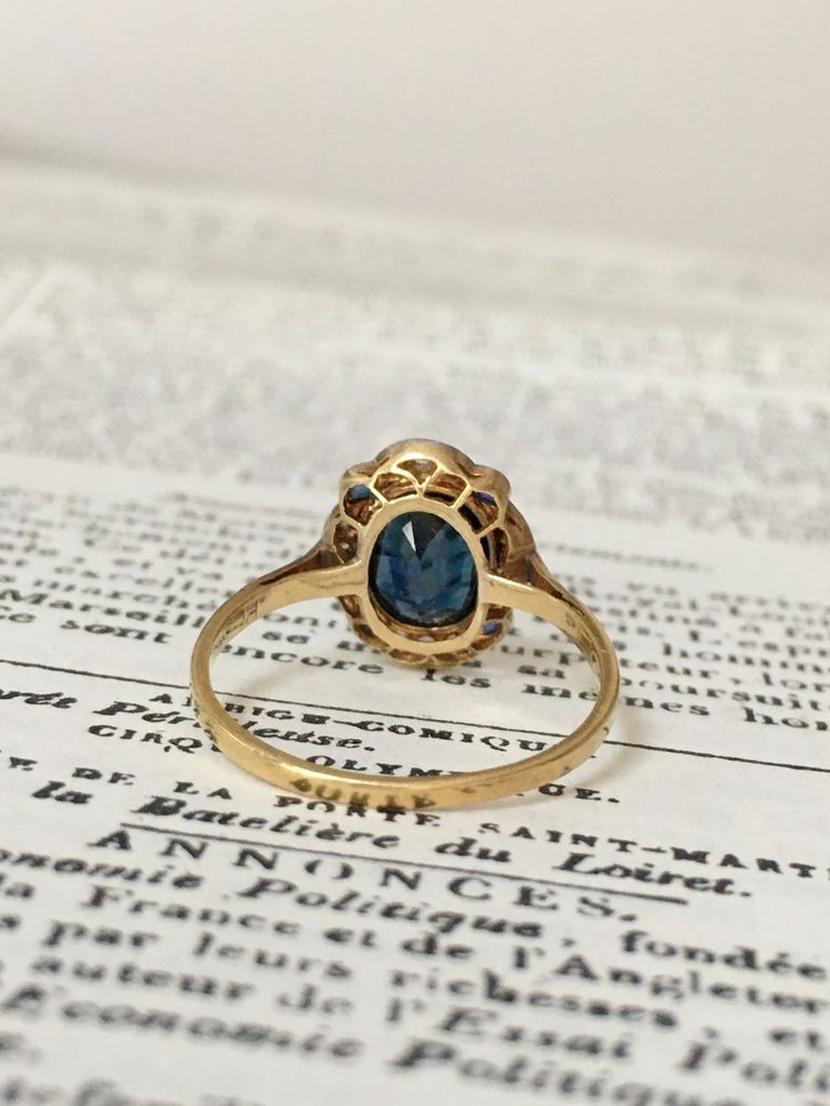 Art Deco ring in 18K yellow gold and platinum with sapphire and diamonds