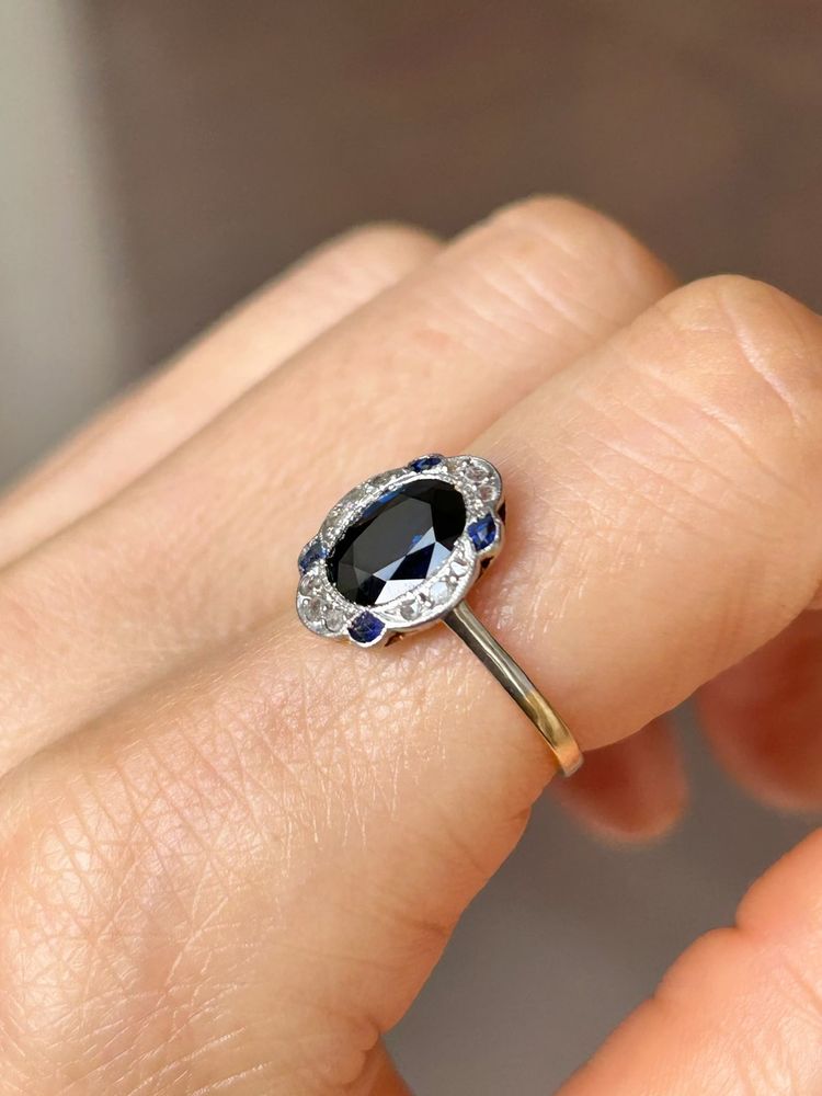 Art Deco ring in 18K yellow gold and platinum with sapphire and diamonds