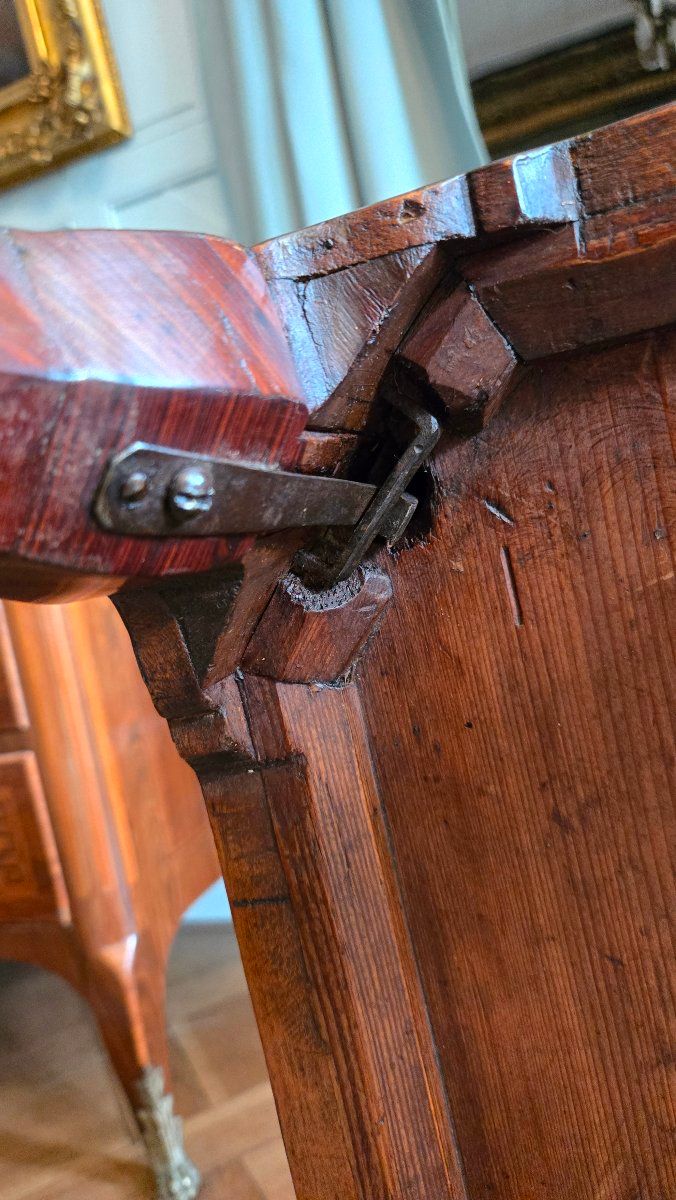 Seltenes, umbaubares Reisemöbelstück aus Veilchenholz.