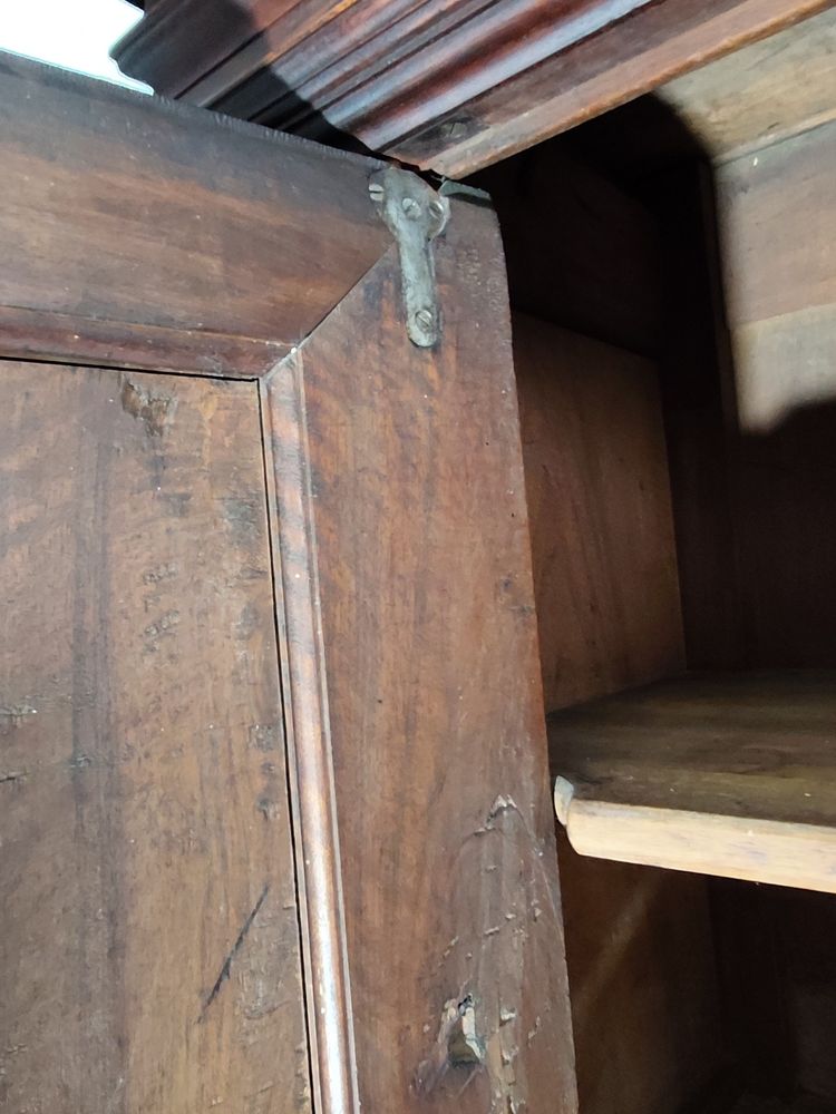 Louis XIII Nussbaum-Sideboard