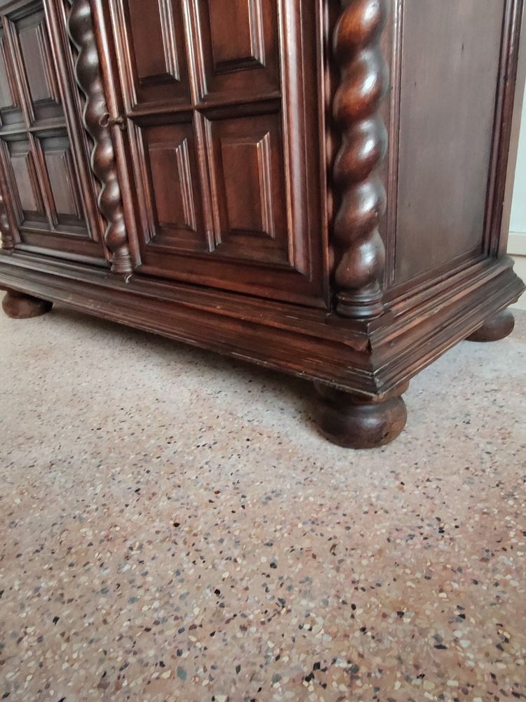 Louis XIII Nussbaum-Sideboard
