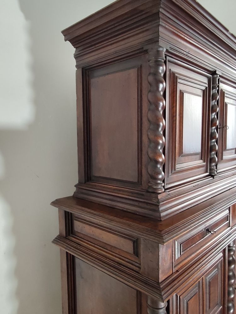 Louis XIII Nussbaum-Sideboard