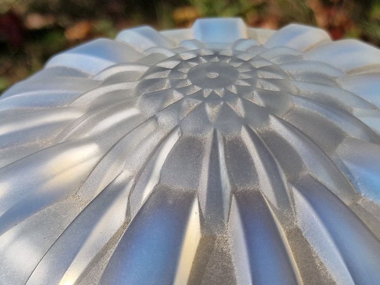 Opal-effect glass candy box by André Hunebelle, Art Deco, 1930, Chrysanthemum model