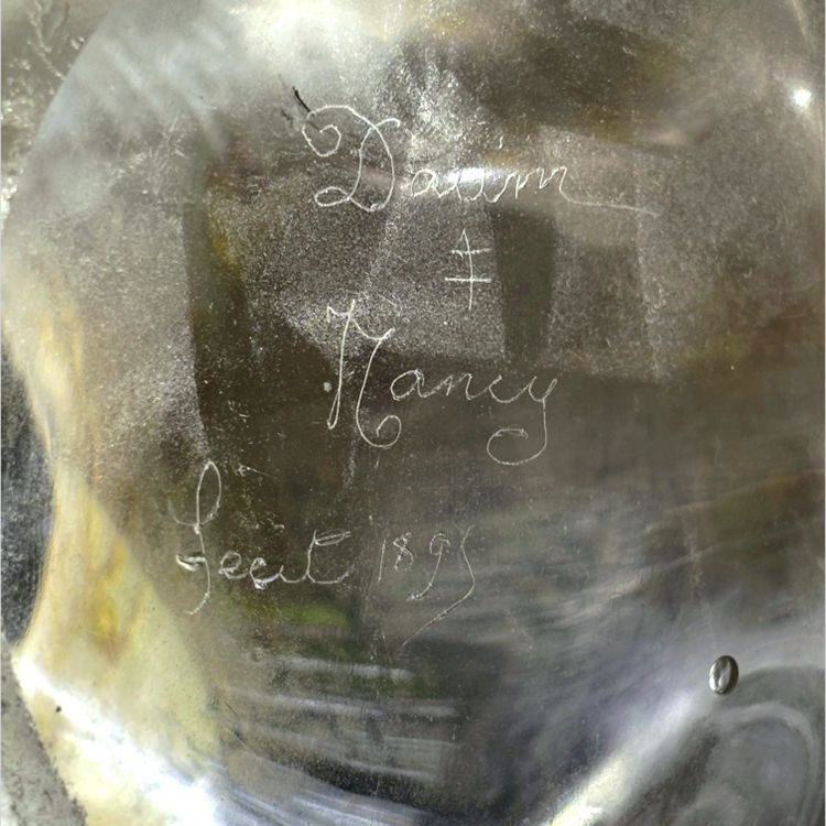 Vaso Daum con corvi, realizzato nel 1895.