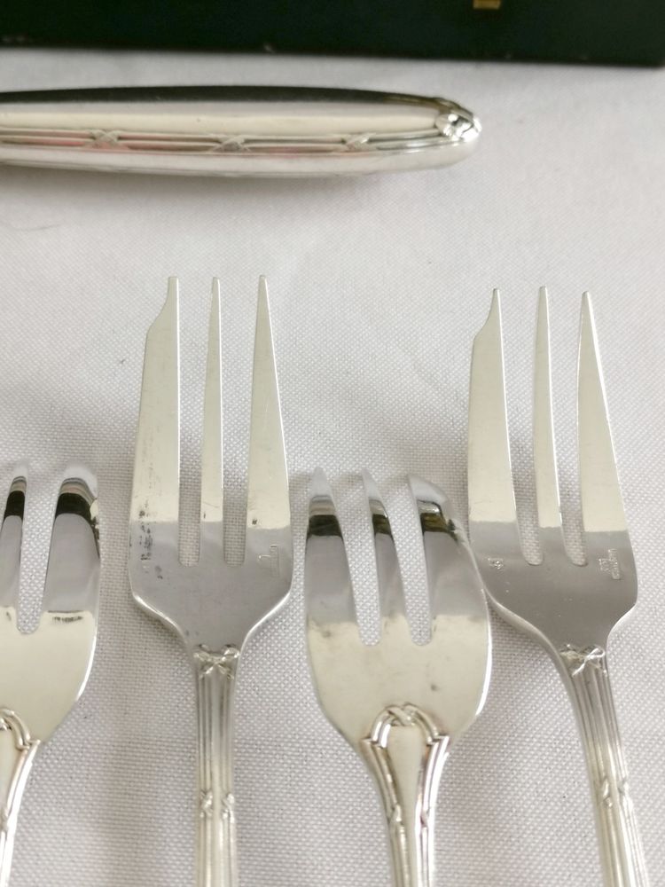 Set di 12 forchette da dessert, paletta per torte e crostate Christofle Ribbons
