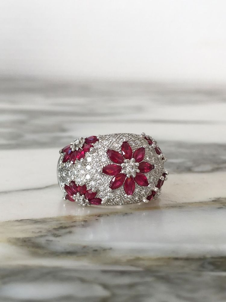 Important 18K white gold dome ring with rubies and diamonds