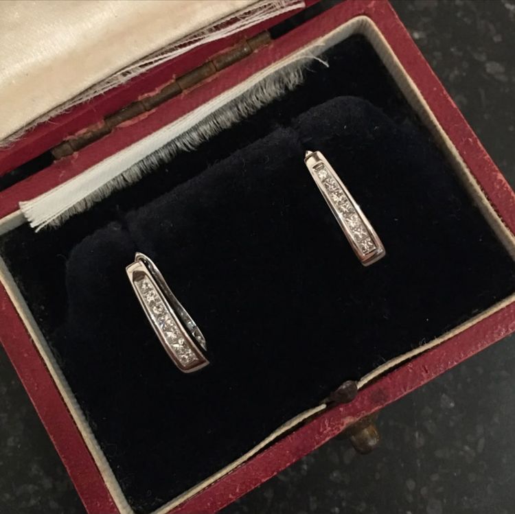 18K white gold and diamond earrings