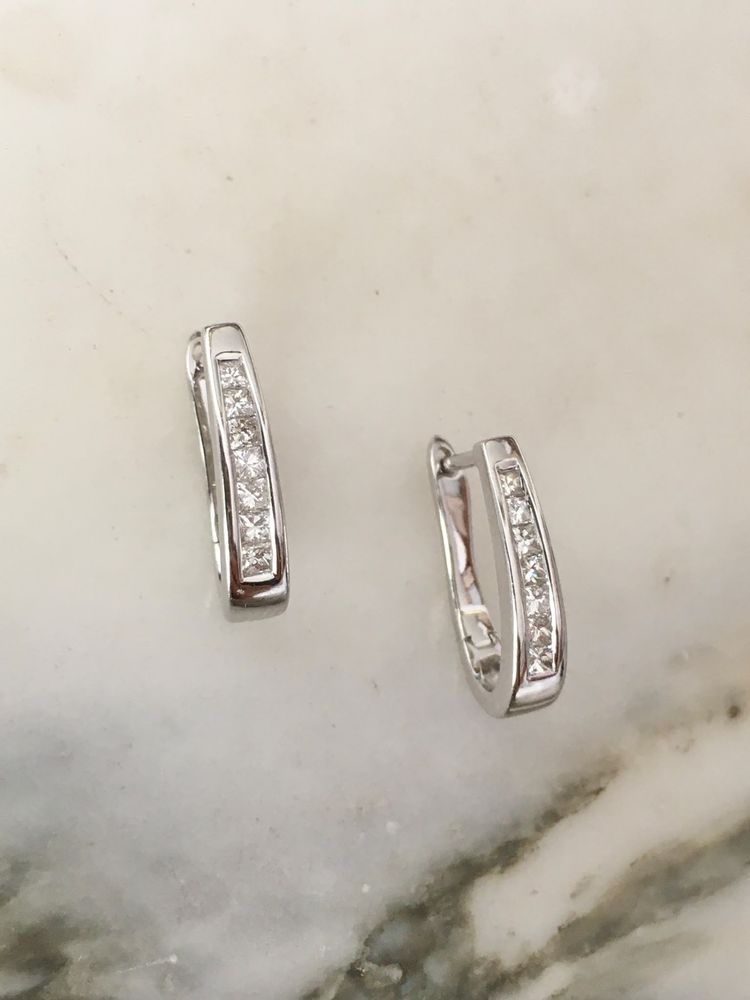 18K white gold and diamond earrings