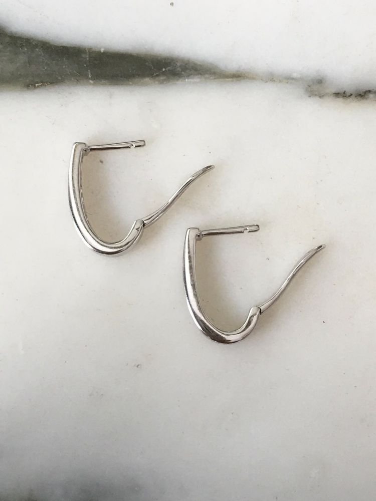 18K white gold and diamond earrings