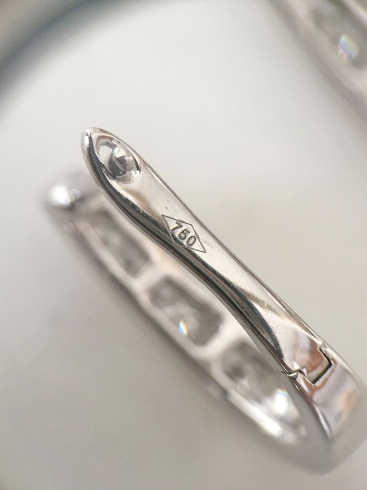 18K white gold and diamond earrings