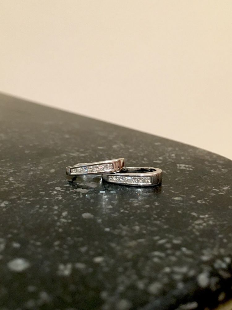 18K white gold and diamond earrings