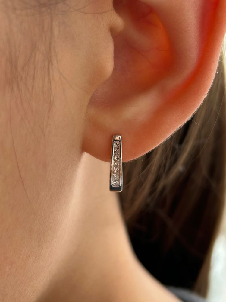 18K white gold and diamond earrings
