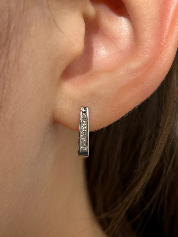 18K white gold and diamond earrings