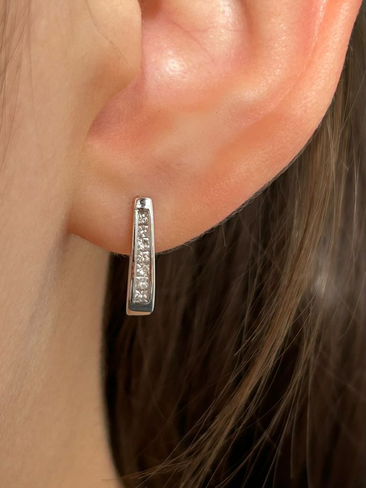 18K white gold and diamond earrings